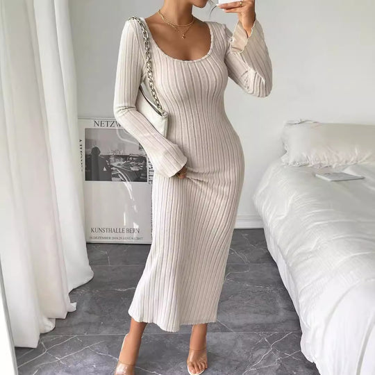 Damen geripptes Midaxi-Kleid mit U-Ausschnitt, figurbetonter Stretch-Silhouette und ausgestellten Ärmeln Shop Nory