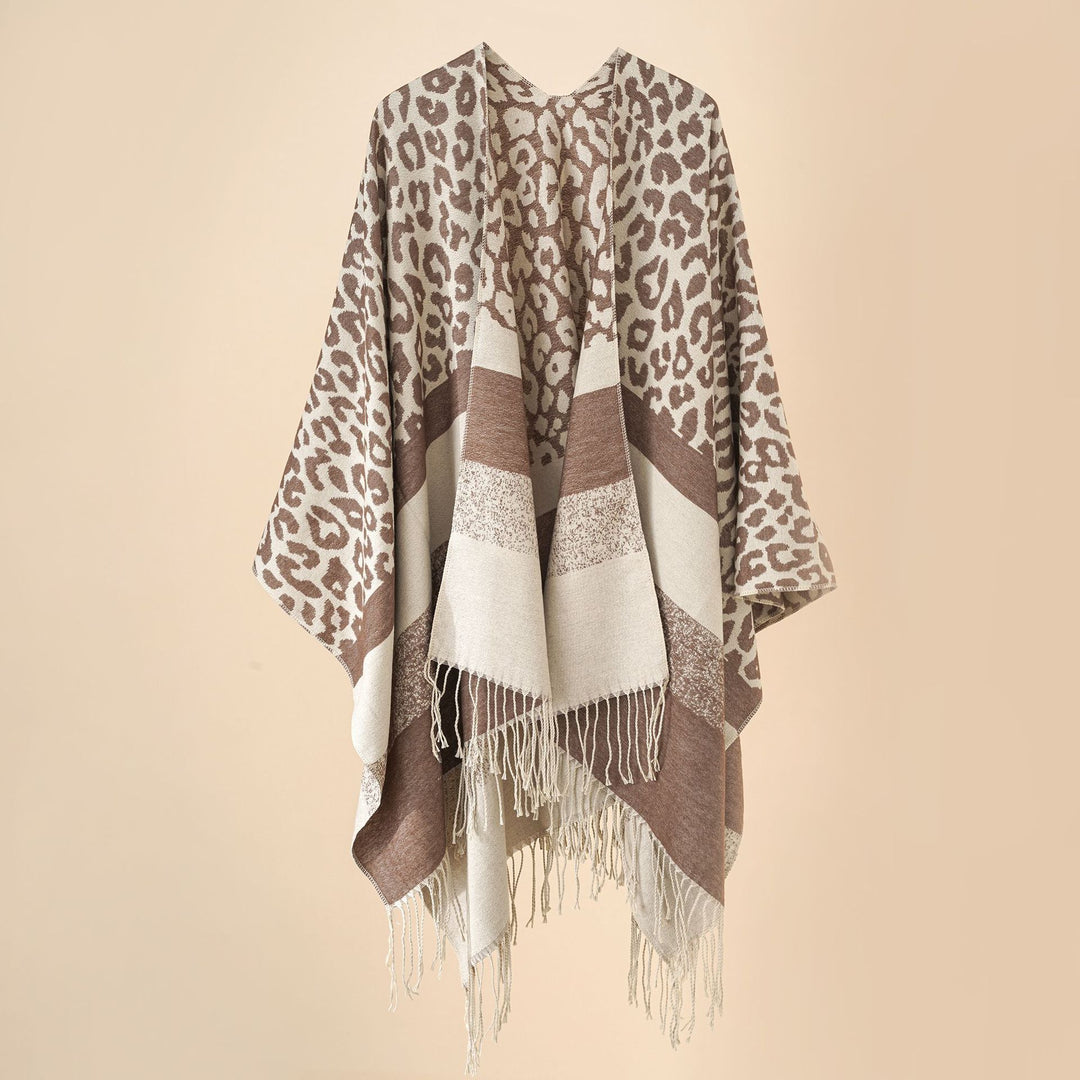 Damen Oversize-Ruana mit Leo-Jacquard, Fransen und weichem Wollmix Shop Nory