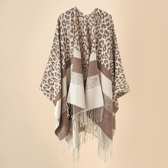 Damen Oversize-Ruana mit Leo-Jacquard, Fransen und weichem Wollmix Shop Nory