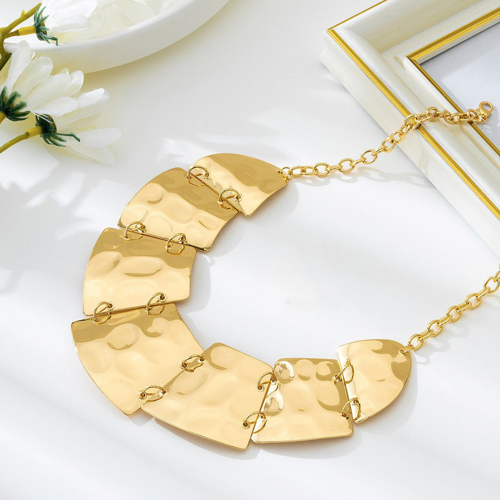 Damen Statement-Halskette mit glänzenden, geometrischen Elementen Shop Nory