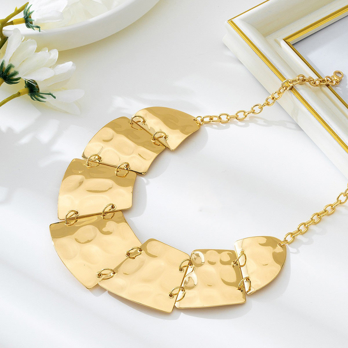 Damen Statement-Halskette mit glänzenden, geometrischen Elementen Shop Nory