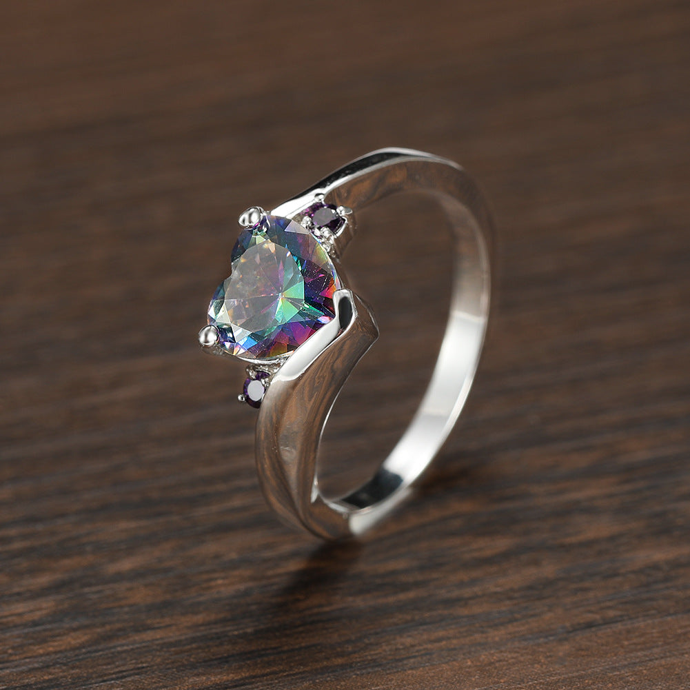 Damen Ring mit funkelndem Herzdesign und farbenfrohen Kristallen Shop Nory