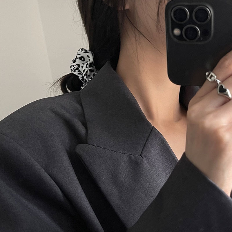 Damenring mit herzförmigem, schwarzem Stein und elegantem Silberdesign Shop Nory