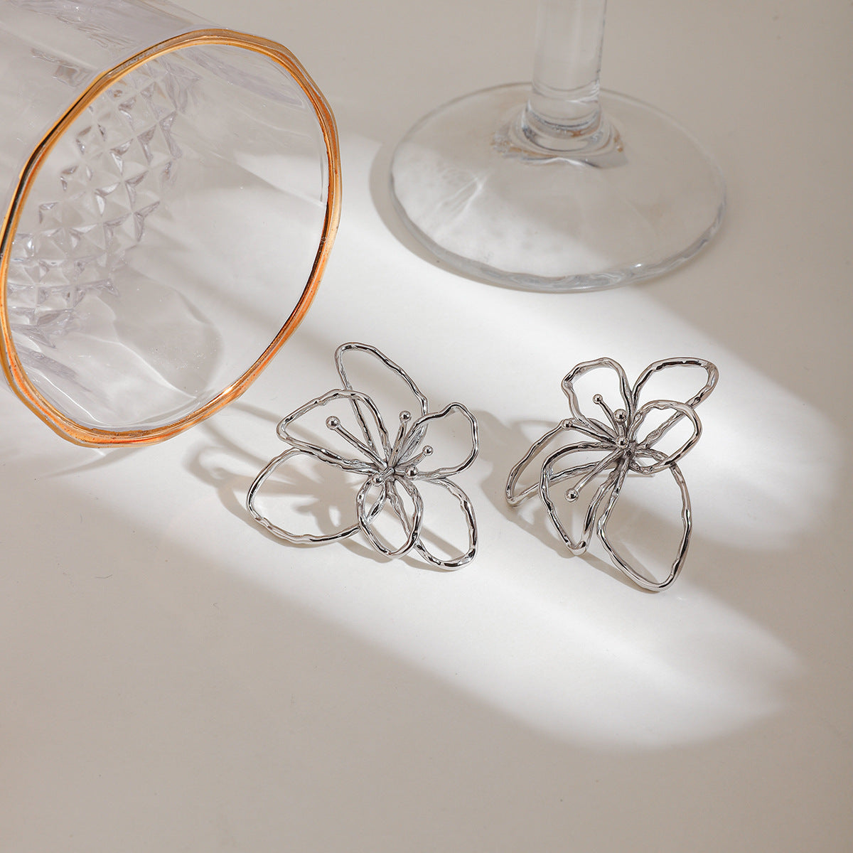 Damen filigrane Ohrstecker mit Blumenmuster Shop Nory