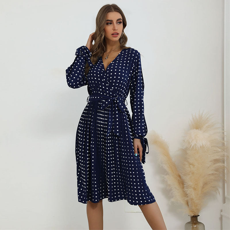 Damen Polka-Dot Wickelkleid mit V‑Ausschnitt, Bindegürtel und plissiertem Midirock Shop Nory