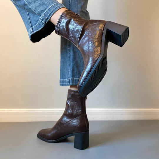 Damen Knöchelstiefelette aus Leder mit quadratischer Zehenpartie und mittlerem Blockabsatz Shop Nory