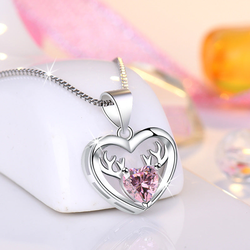 Damen Halskette mit herzförmigem Anhänger und eleganten Hirschakzenten Shop Nory
