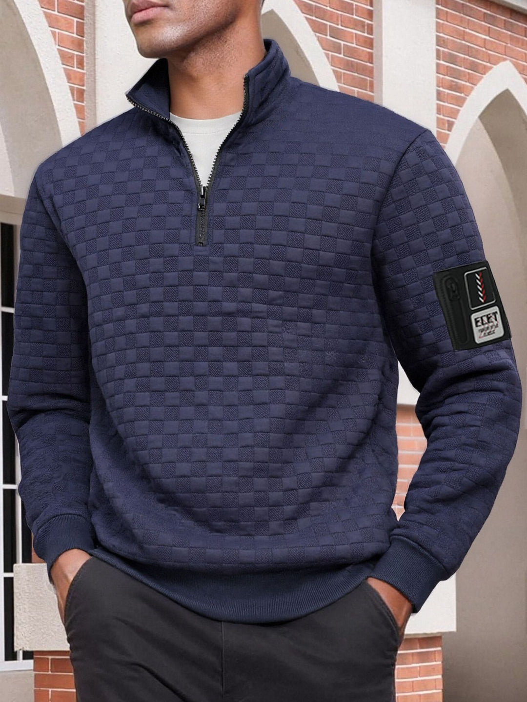 Herren strukturierter Stehkragen-Halbzip-Pullover mit Karosteppung, elastischen Bündchen und Ärmel-Patch Shop Nory
