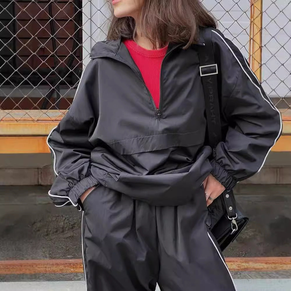 Damen winddichter Crop-Halfzip-Trainingsanzug mit elastischem Bund und kontrastierender Paspel Shop Nory