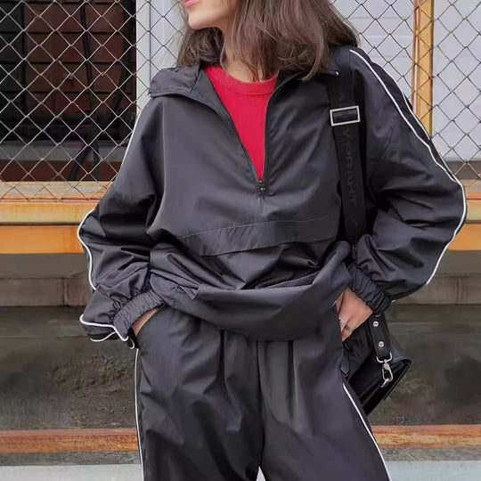 Damen winddichter Crop-Halfzip-Trainingsanzug mit elastischem Bund und kontrastierender Paspel Shop Nory