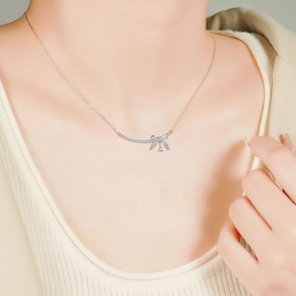 Damen Halskette mit elegantem Schleifenmotiv und funkelnden Zirkonia Shop Nory