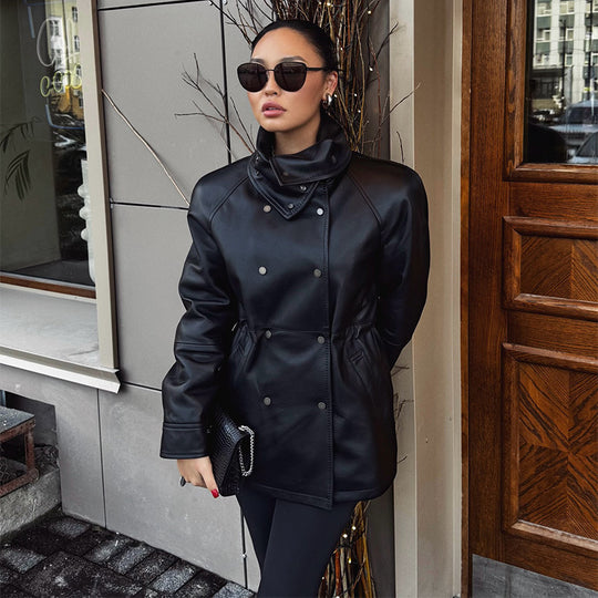 Damen Regenjacke aus Lederoptik mit hohem Stehkragen, Taillenzug und Druckknopffront Shop Nory