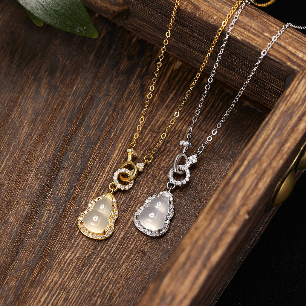 Damen Halskette mit kunstvollem Buddha-Anhänger und strahlenden Zirkoniasteinen Shop Nory
