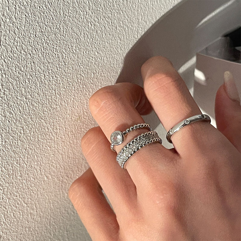 Damen Ring-Set mit funkelnden Zirkonia und modernem Design Shop Nory