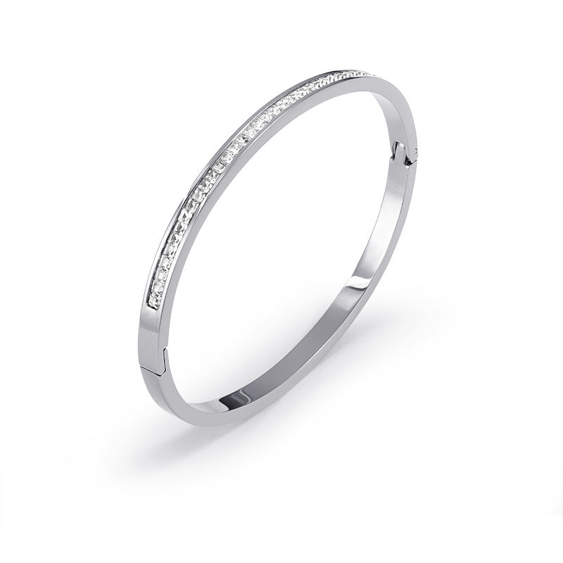 Damen eleganter und zeitloser Armreif mit funkelnden Zirkonia Shop Nory