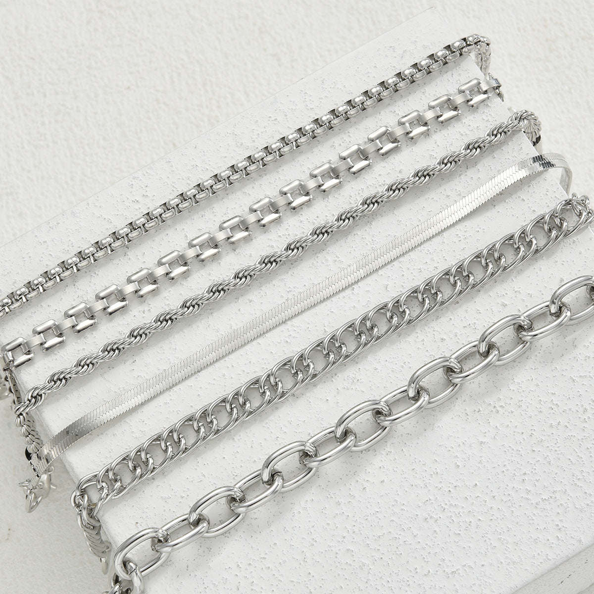 Damen Armreif-Set mit variierenden Kettenformen und strukturierten Designs Shop Nory
