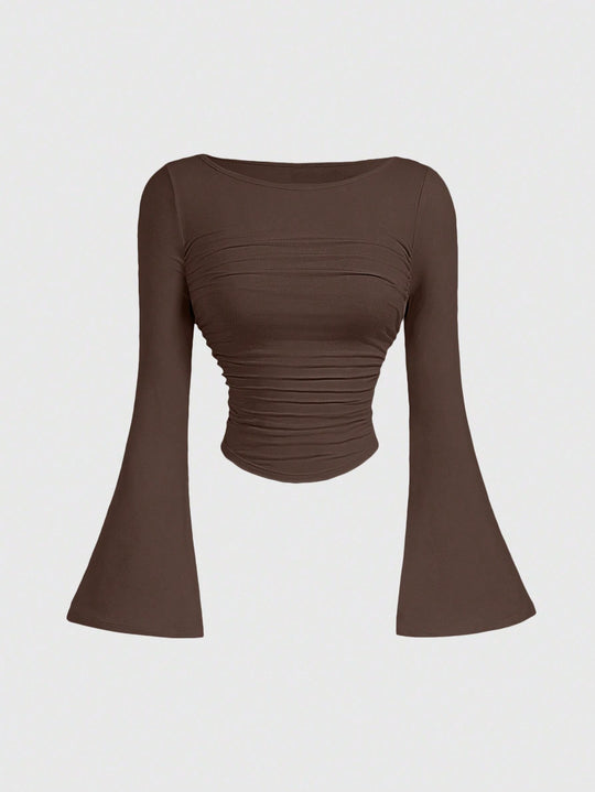 Damen Figurbetontes Langarmshirt mit Carmenausschnitt, gerafftem Rumpf und Trompetenärmeln Shop Nory