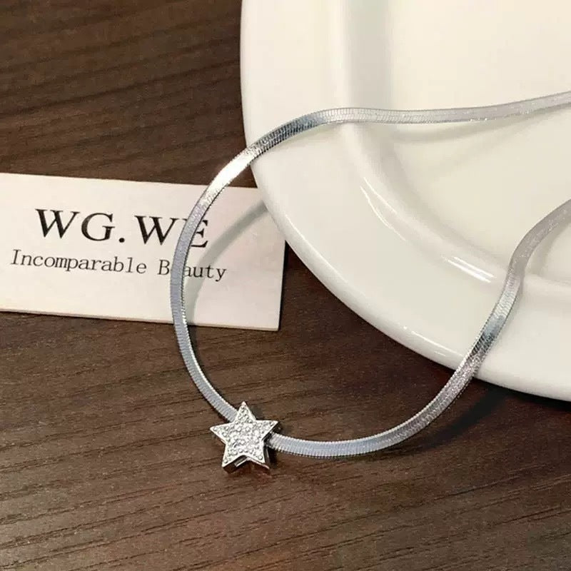 Damen Halskette mit funkelndem Sternanhänger aus hochwertigem Edelstahl Shop Nory