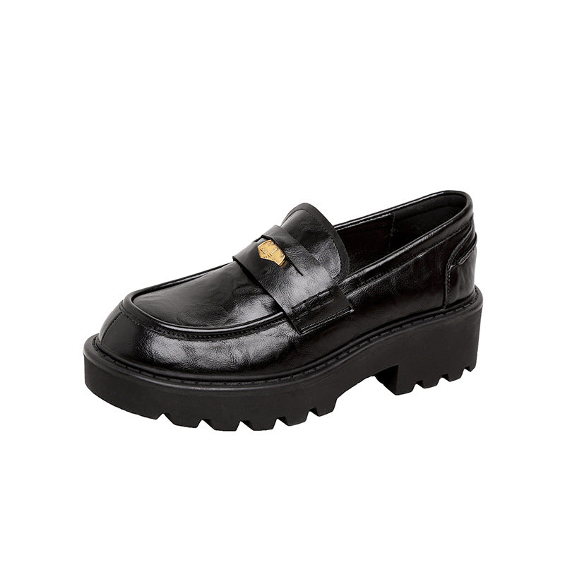 Damen Chunky Pennyloafer mit profilierter Plateau‑Lug‑Sohle und goldener Zierapplikation Shop Nory