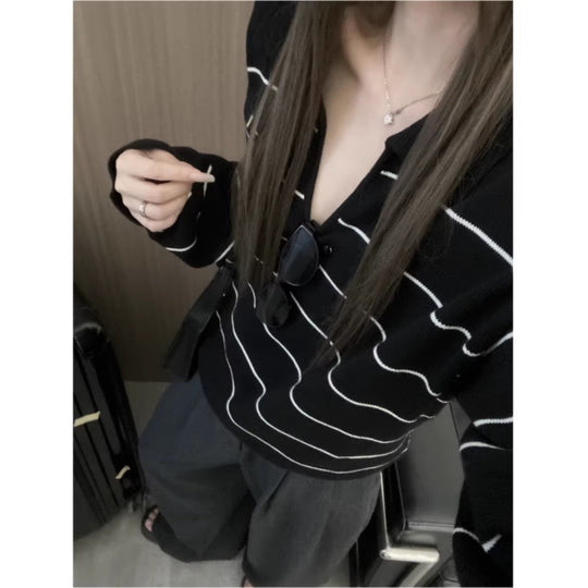 Damen Lässiger Oversize‑Strickpullover mit Polokragen und feiner Querstreifenoptik Shop Nory