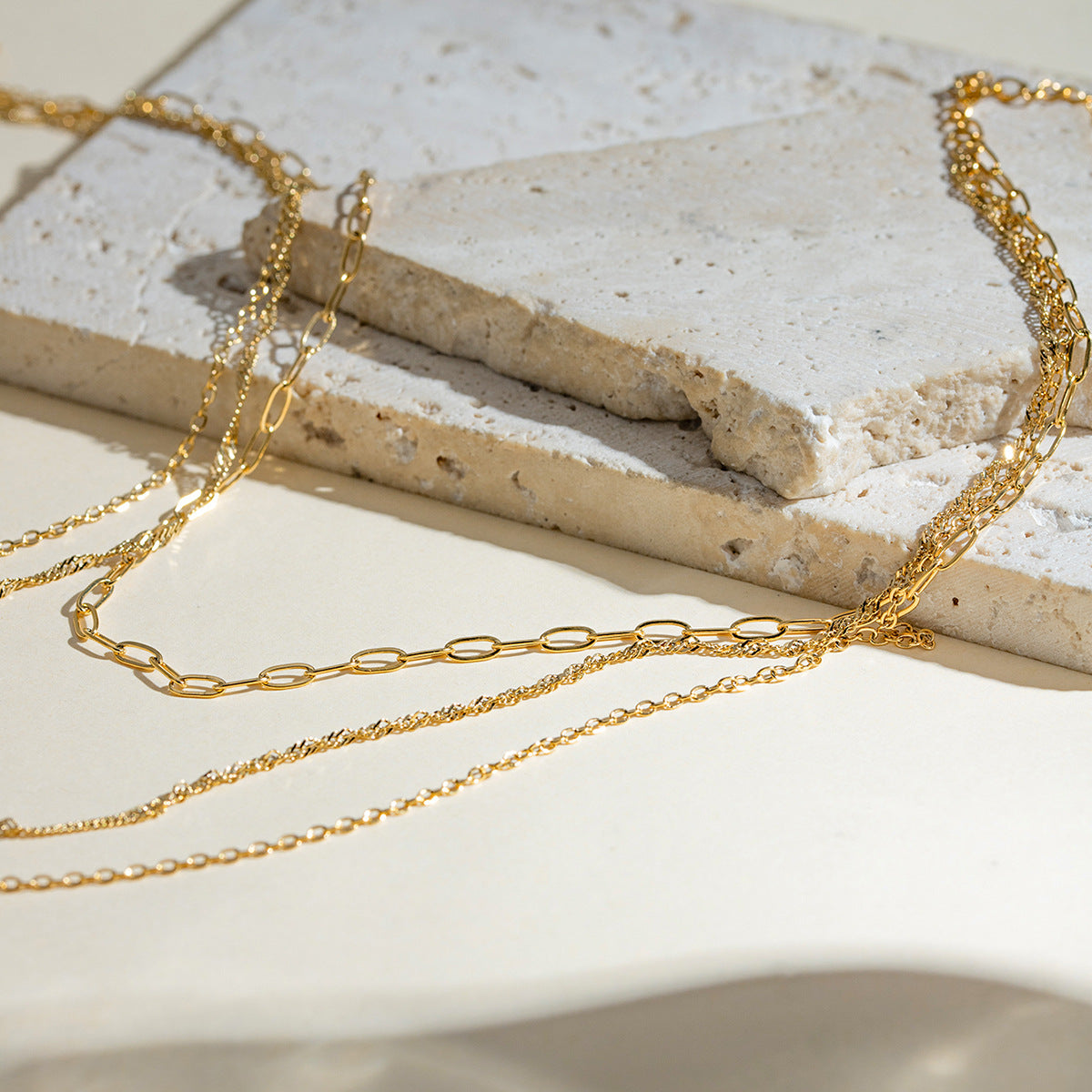 Damen Halskette mit dreischichtigem Design und elegantem Sternanhänger Shop Nory