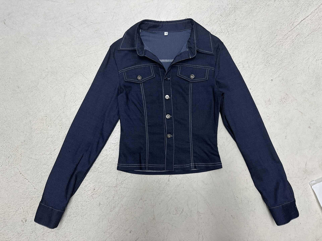 Damen nan taillierte Jeansjacke mit markanten Kontrastnähten, Brusttaschen und figurformender Schnittführung Shop Nory