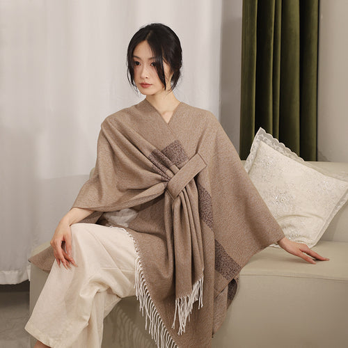Damen Gewebter Wollmix-Ruana mit Diagonalstreifen und Fransen Shop Nory