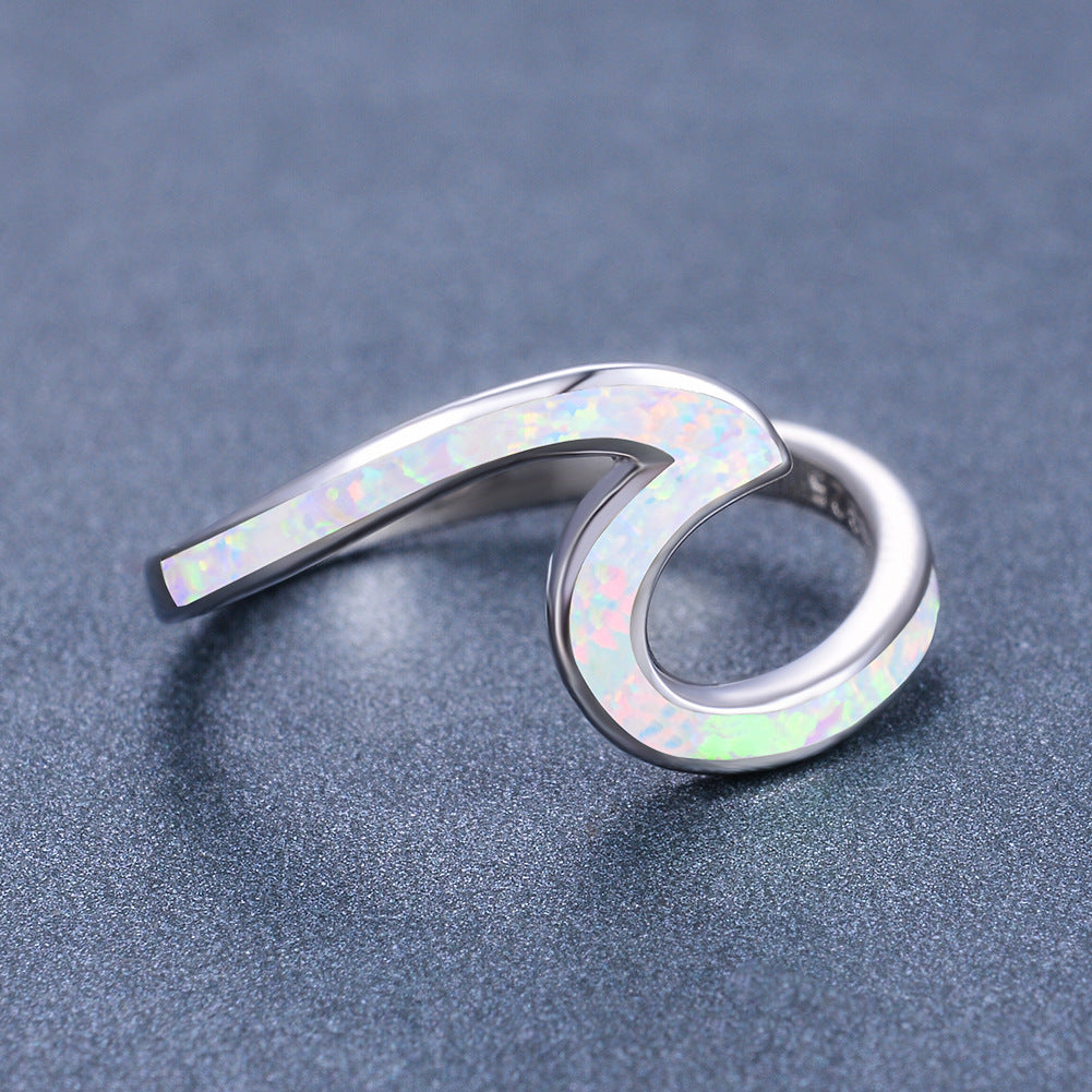 Damen Ring mit modernem, geschwungenem Design und opalisierten Akzenten Shop Nory