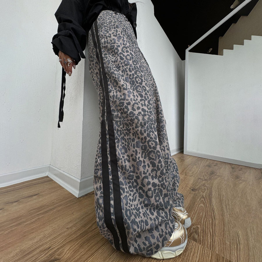 Damen weite Leoparden-Trackpants mit elastischem Bund und seitlichen Kontraststreifen Shop Nory