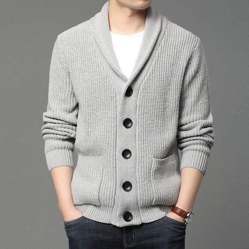 Herren Grobstrick-Cardigan mit Schalkragen, aufgesetzten Taschen und Knopfleiste Shop Nory