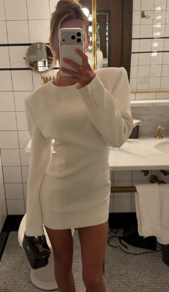 Damen Figurbetontes Mini-Kleid mit betonten Schultern und aufgesetzten Taschen Shop Nory