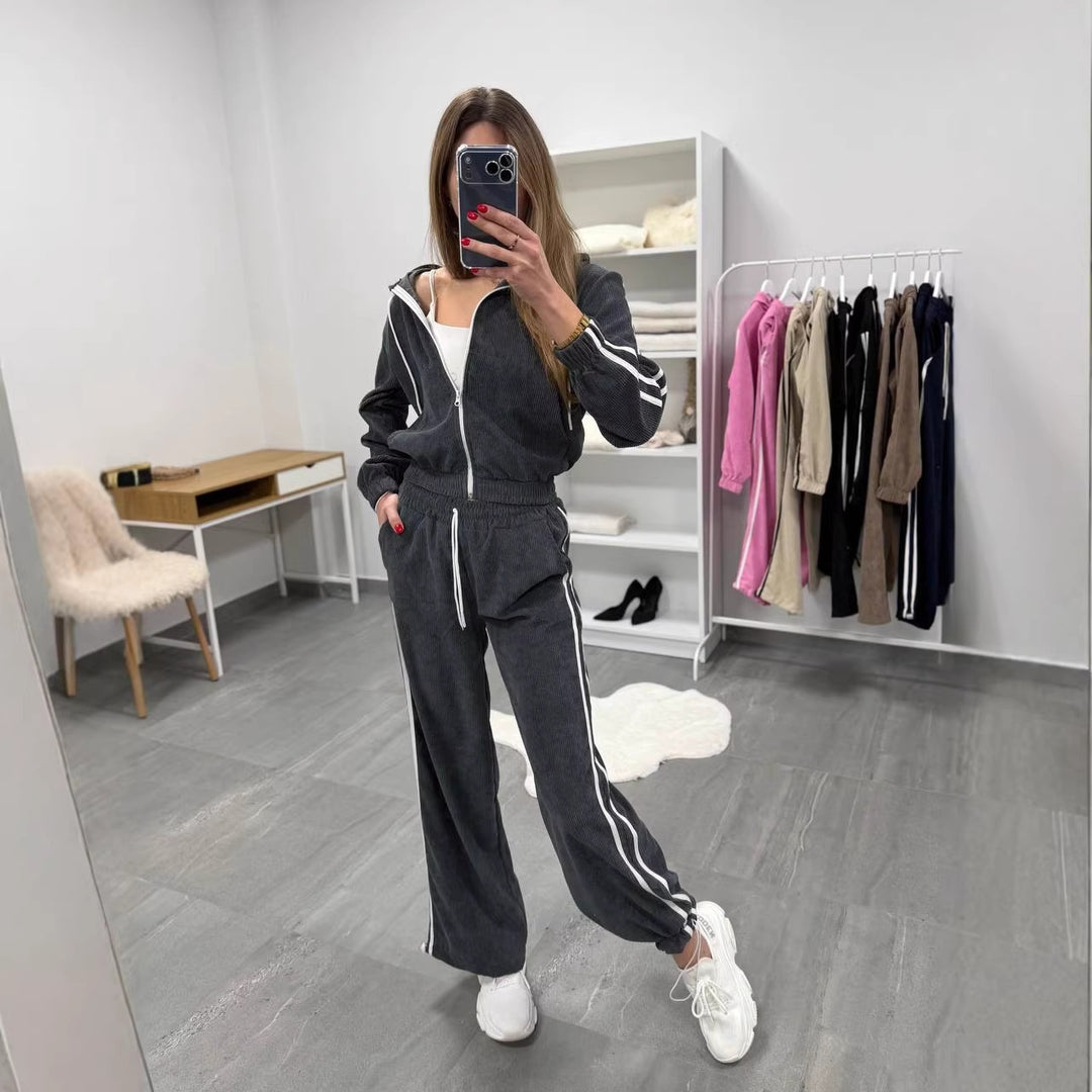 Damen Cord-Jogginganzug mit Kapuze, seitlichen Kontraststreifen, Tunnelzug und elastischen Saumbündchen Shop Nory