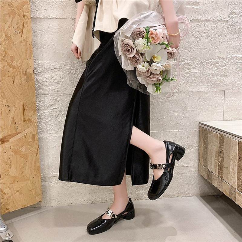 Damen Mary-Jane-Ballerinas mit dekorativem Schmuckriemen, gerundetem Zehenbereich und niedrigem Blockabsatz Shop Nory