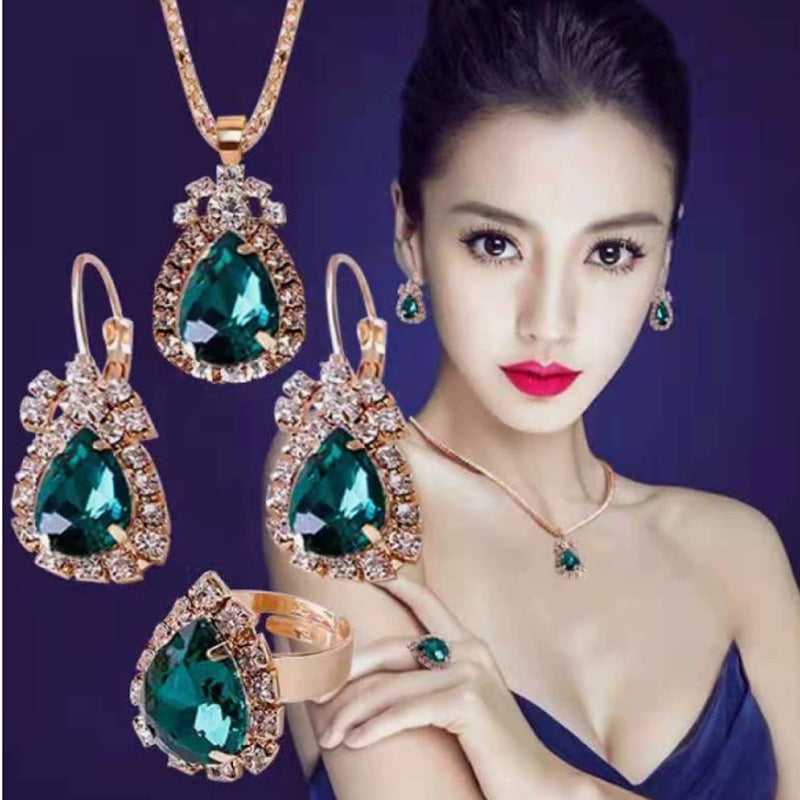 Damen Schmuckset mit funkelnden roten Steinen und eleganten goldenen Akzenten Shop Nory