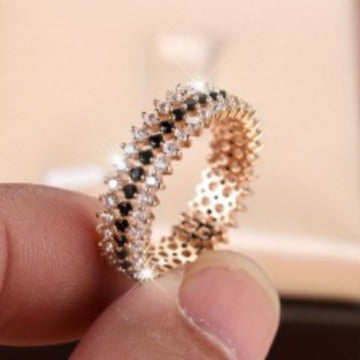 Damen Ring mit funkelnden aquamarinen und glitzernden Zirkonia-Details Shop Nory