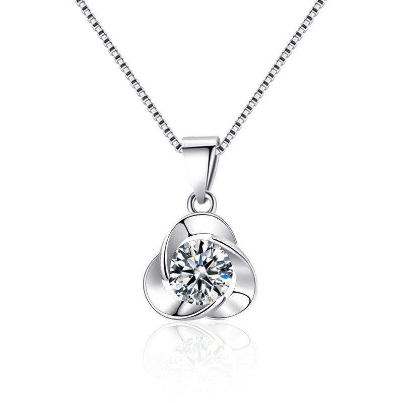 Damen Halskette mit funkelndem Zirkonia-Anhänger und elegantem Design Shop Nory