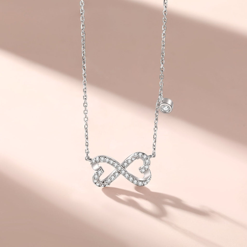 Damen Halskette mit modernem Unendlichkeitssymbol und funkelnden Zirkonia Shop Nory