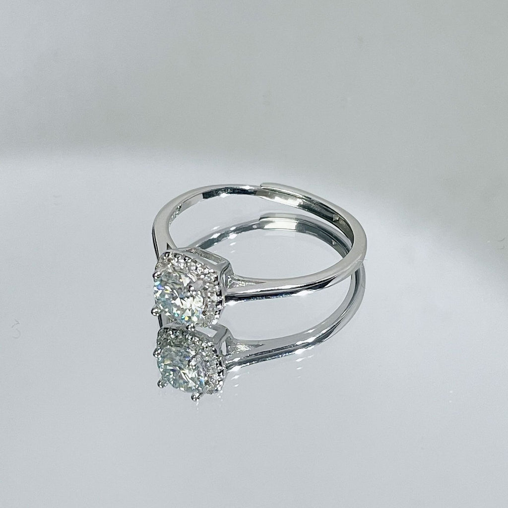 Damen Schmuckring mit funkelndem Zirkonia und eleganter Fassung Shop Nory