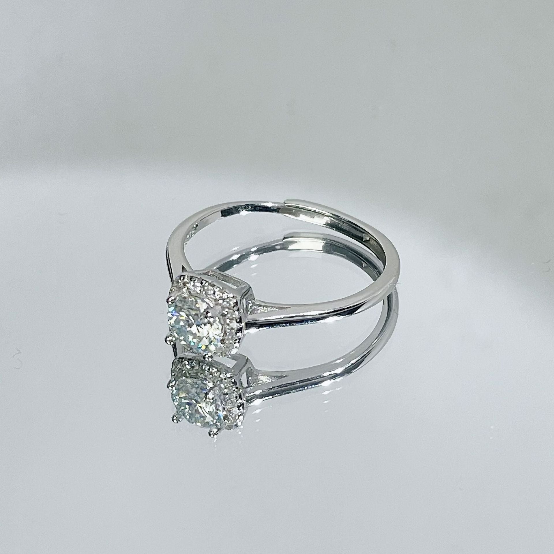 Damen Schmuckring mit funkelndem Zirkonia und eleganter Fassung Shop Nory