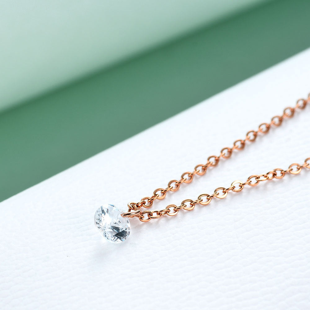 Damen Halskette mit funkelndem Kristallanhänger und eleganter Gliederkette Shop Nory