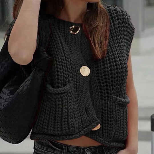 Damen Grobgestrickte Cropped Weste mit V-Ausschnitt und goldenen Zierknöpfen Shop Nory