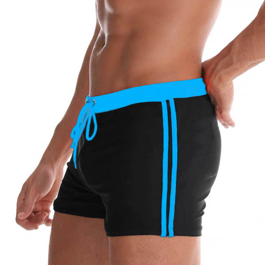 Herren Bade-Shorts mit peppigen Kontrastelementen