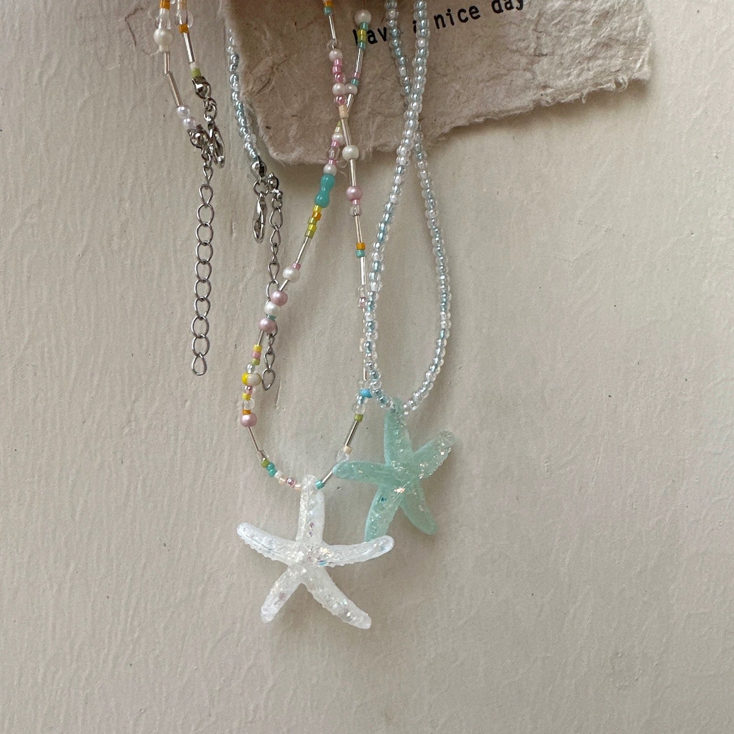 Damen Kette mit verspieltem Sternenanhänger und bunten Perlen Shop Nory