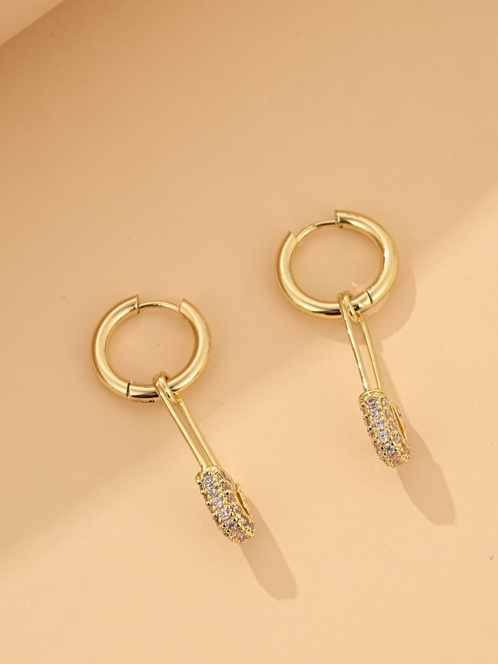 Damen Ohrhänger mit funkelndem Quadrat-Anhänger und elegantem Design Shop Nory