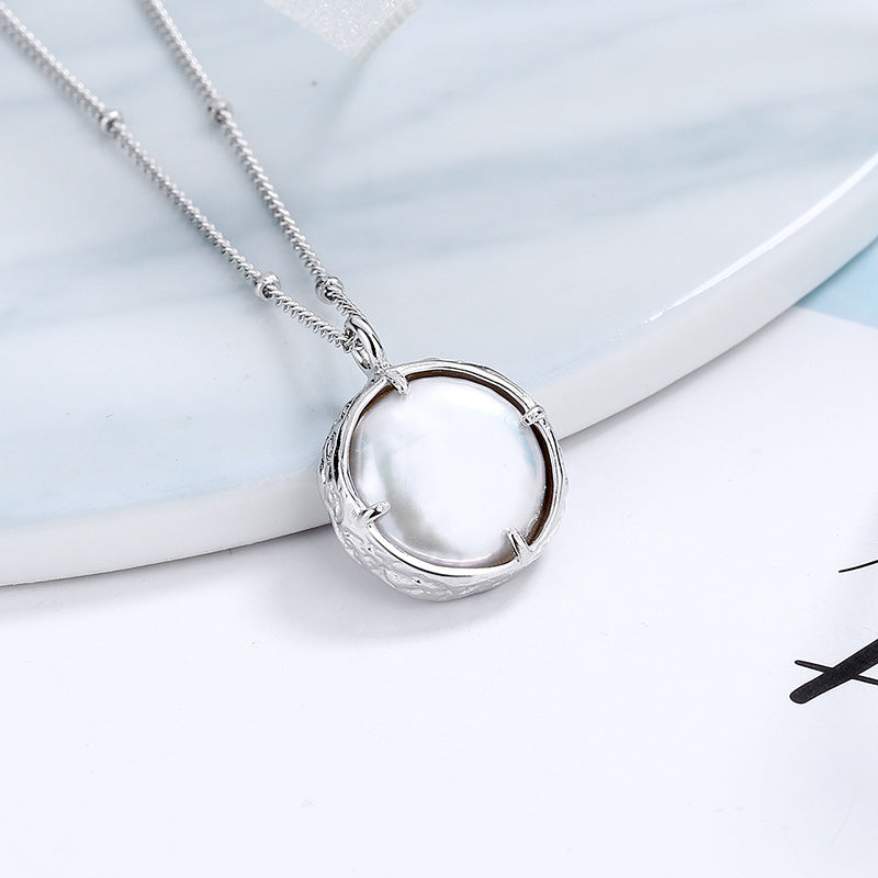 Damen Halskette mit kunstvollem Perlenanhänger und eleganten Details Shop Nory