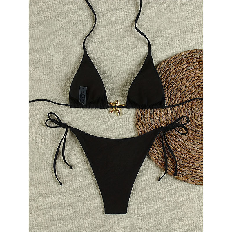 Damen Triangel-Bikini mit goldenen Akzenten und verstellbaren Trägern
