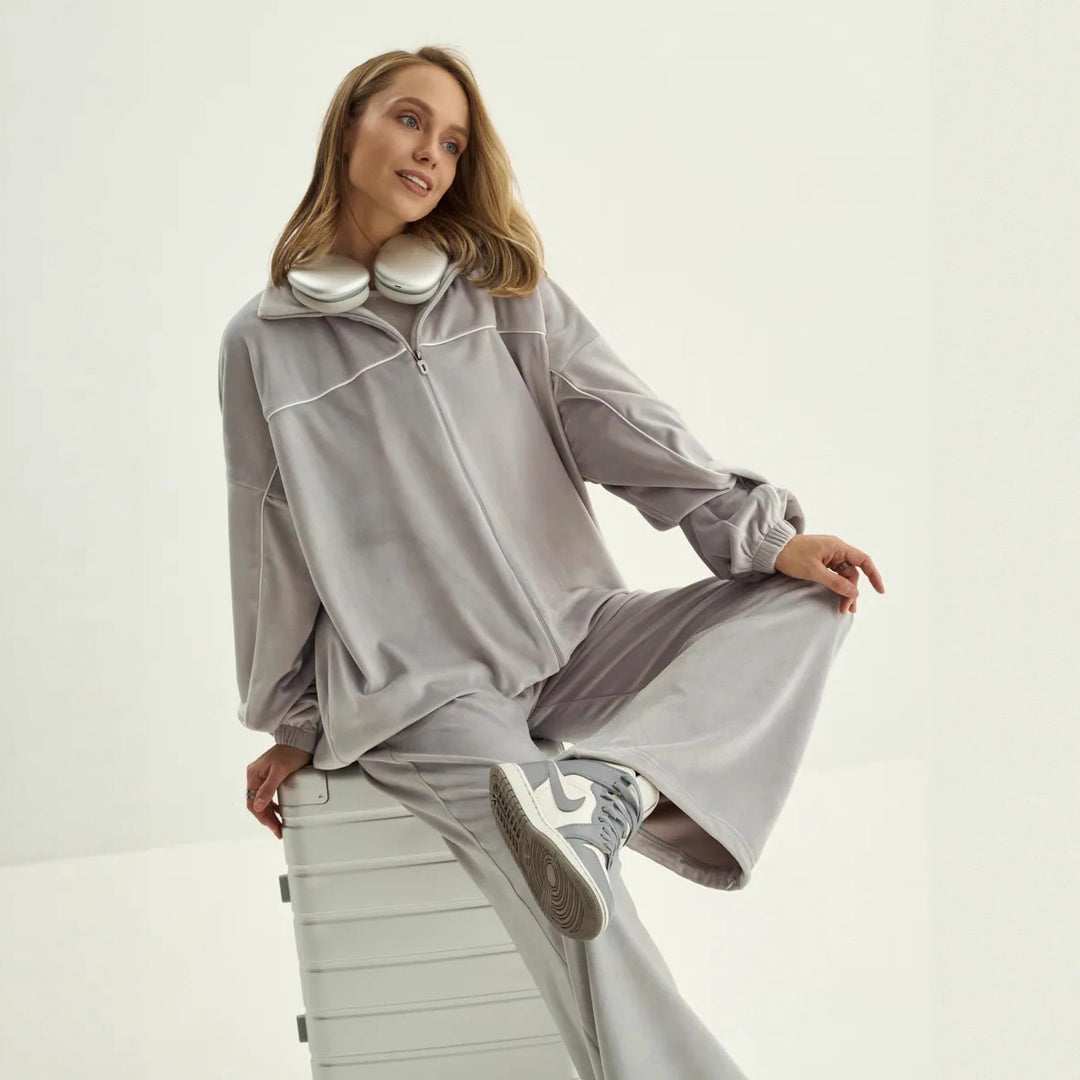 Damen Palazzo-Lounge-Set aus seidig-weichem Nicki mit hoher Kragenblende, Oversize-Passform und elastischer Bundhose Shop Nory