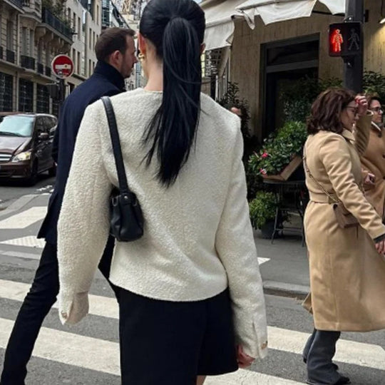 Damen Bouclé-Jacke mit goldverzierten Knöpfen und kastigem Cropped‑Schnitt Shop Nory