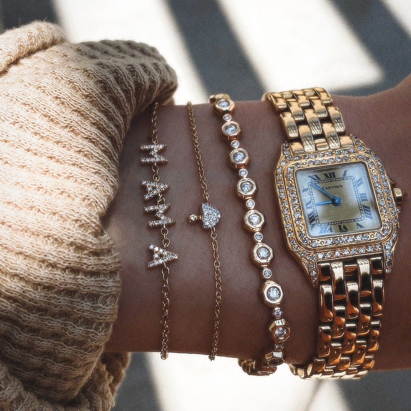 Damen Armband mit personalisiertem "Mama"-Schriftzug aus hypoallergenem Edelstahl Shop Nory