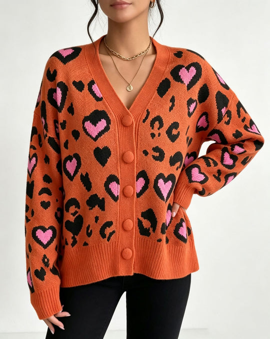 Damen Strickcardigan mit Herz‑Leopard-Jacquard, V‑Ausschnitt und großen Stoffknöpfen Shop Nory